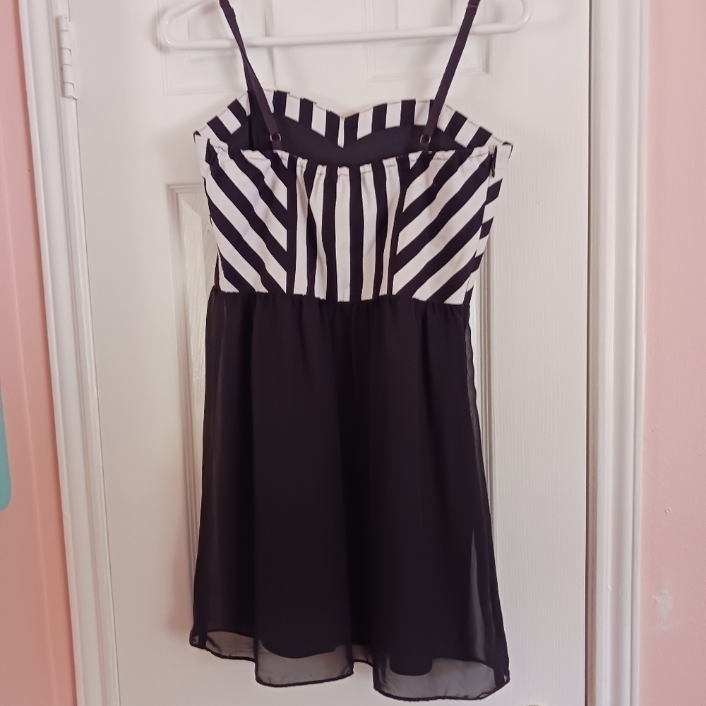VOLCOM DRESS - Picture 3 of 4